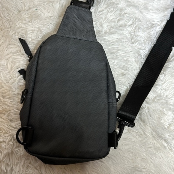Beat Sling Bag Excellent Condition - Picture 3 of 8